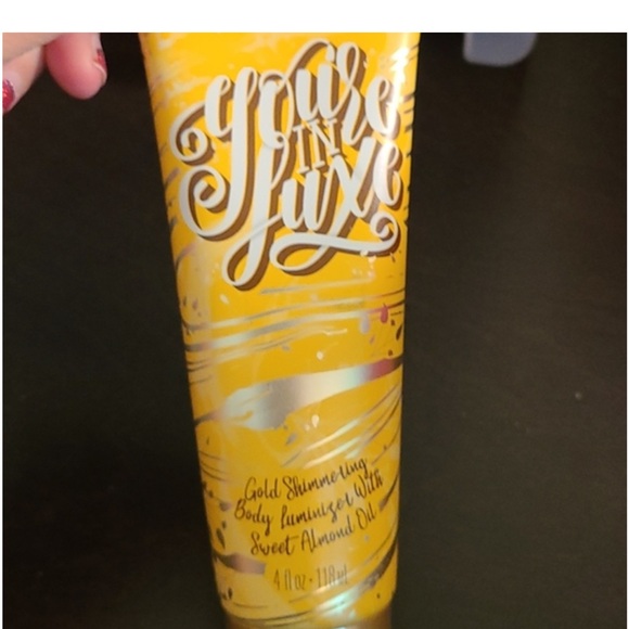 ❣️SALE❣️Perfectly Posh~You’re in Luxe~Gold shimmering body Luminizer~New/Sealed - Picture 3 of 6